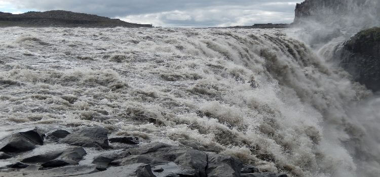 Bild vom mächtigen Wasserfall Detitfoss