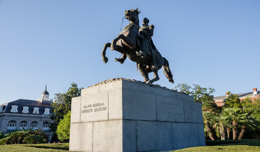 Bild von einem Reiterdenkmal eines Generals