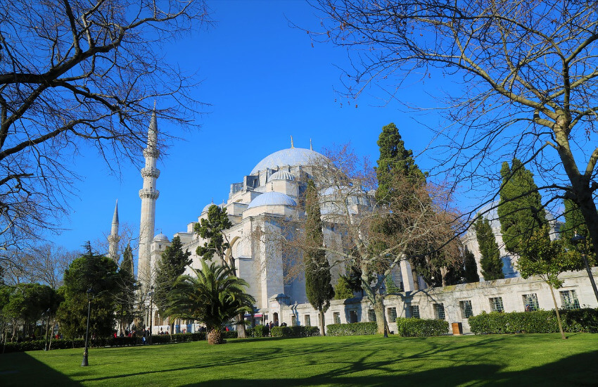 Die Moschee Süleymaniye Moschee von außen im Herbs fotografiert.