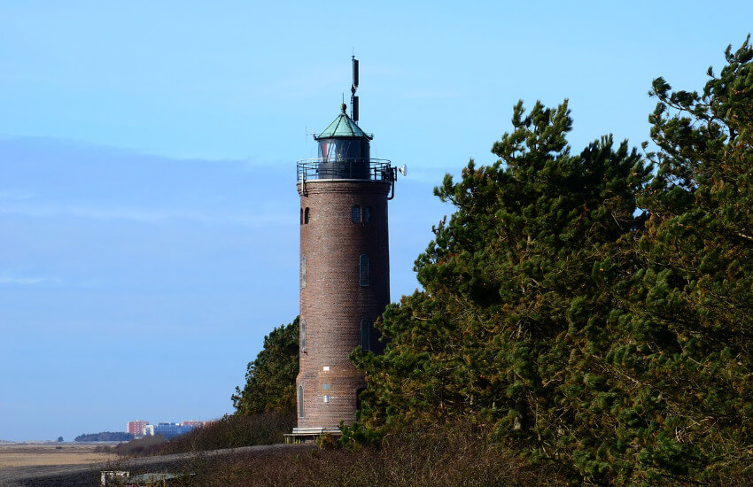 Leuchtturm in St. Peter Böhl mit einer Aussichtsplattform.