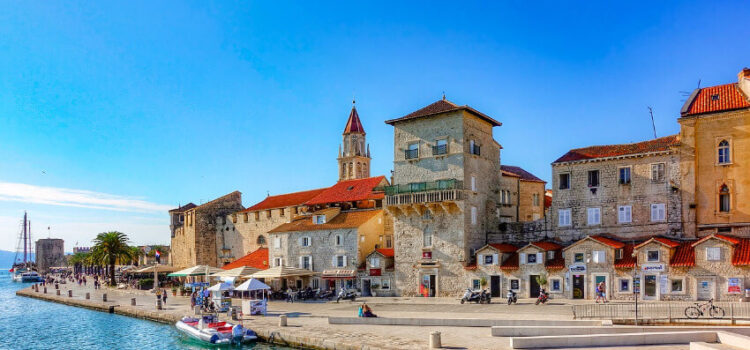 Trogir als Ausgangspunkt für einen Segelurlaub in Kroatien